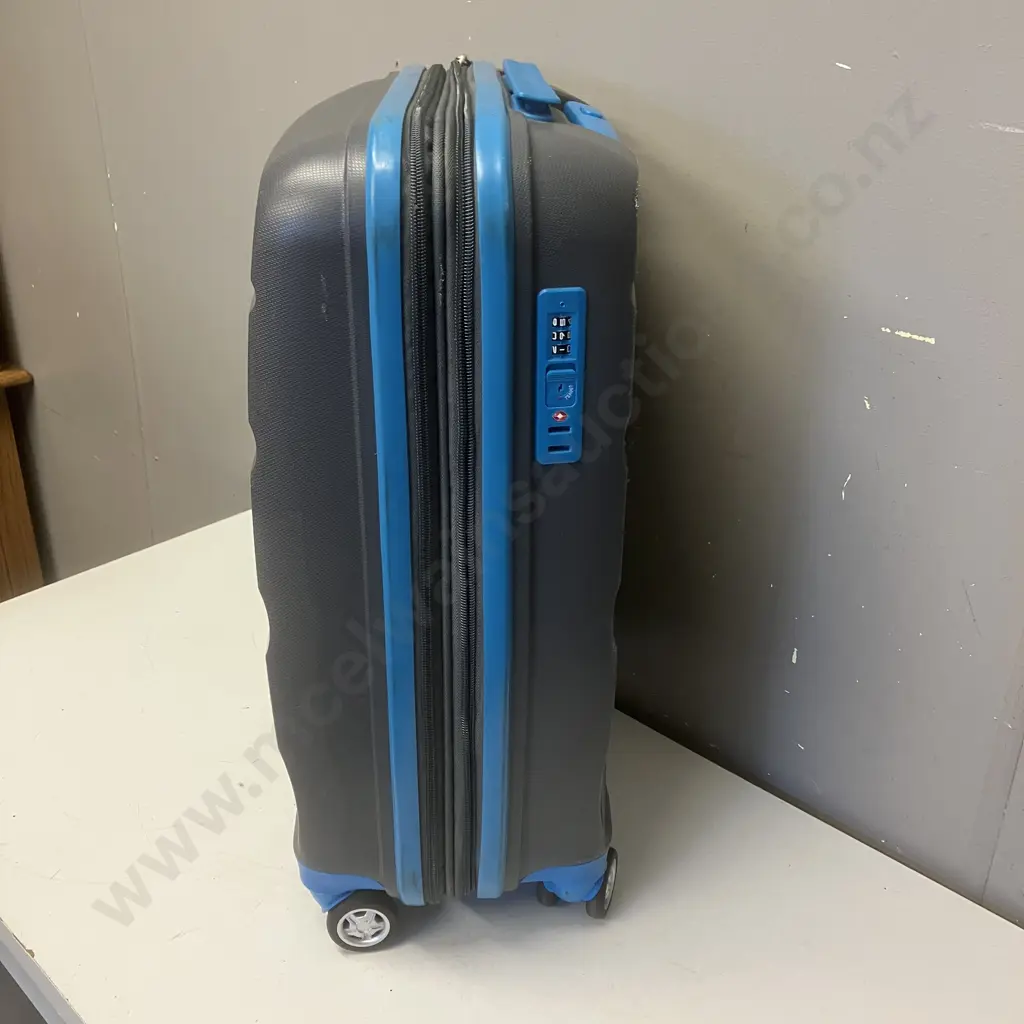 American Tourister Spinner 55cm EXP Suitcase Image 1++