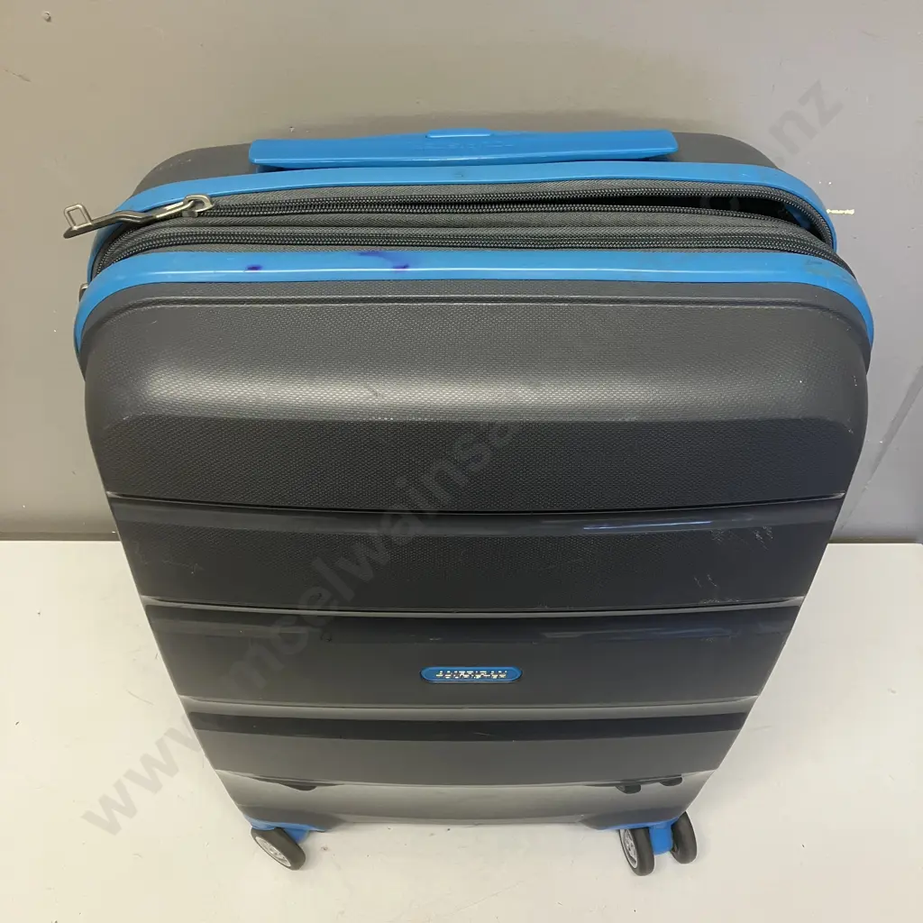 American Tourister Spinner 55cm EXP Suitcase Image 1++