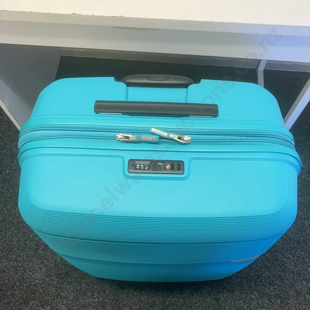 American Tourister Spinner 81/30 TSA EXP AV Suitcase Image 1++