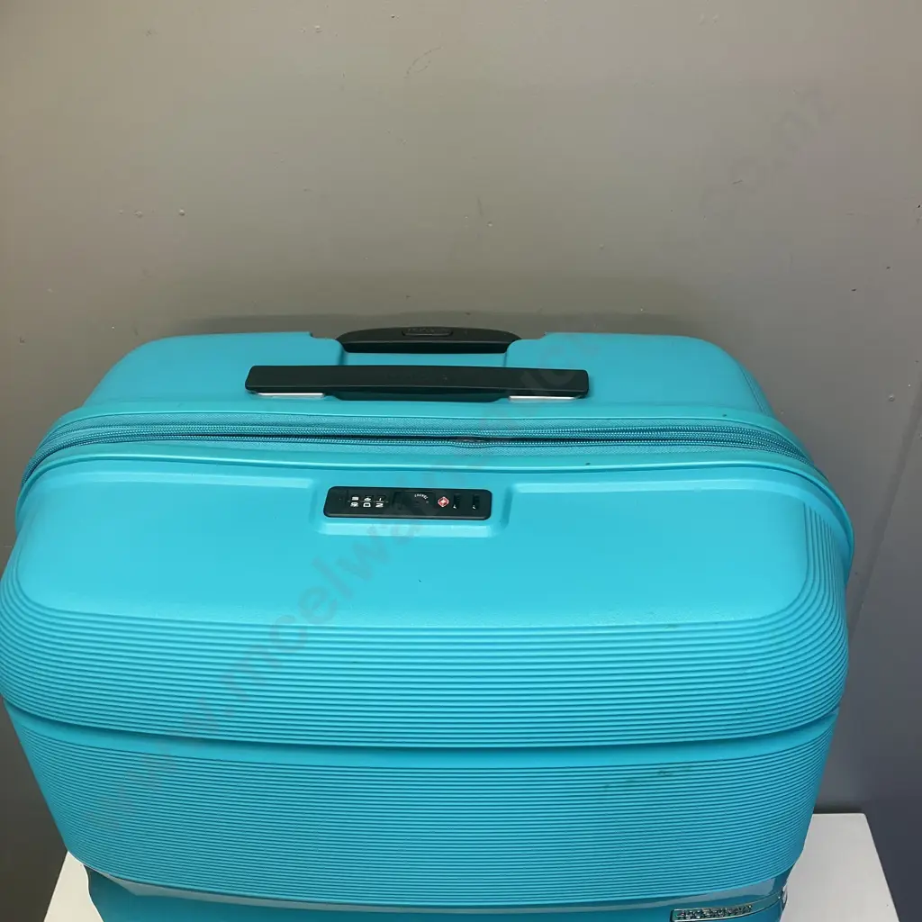 American Tourister Spinner 81/30 TSA EXP AV Suitcase Image 1++