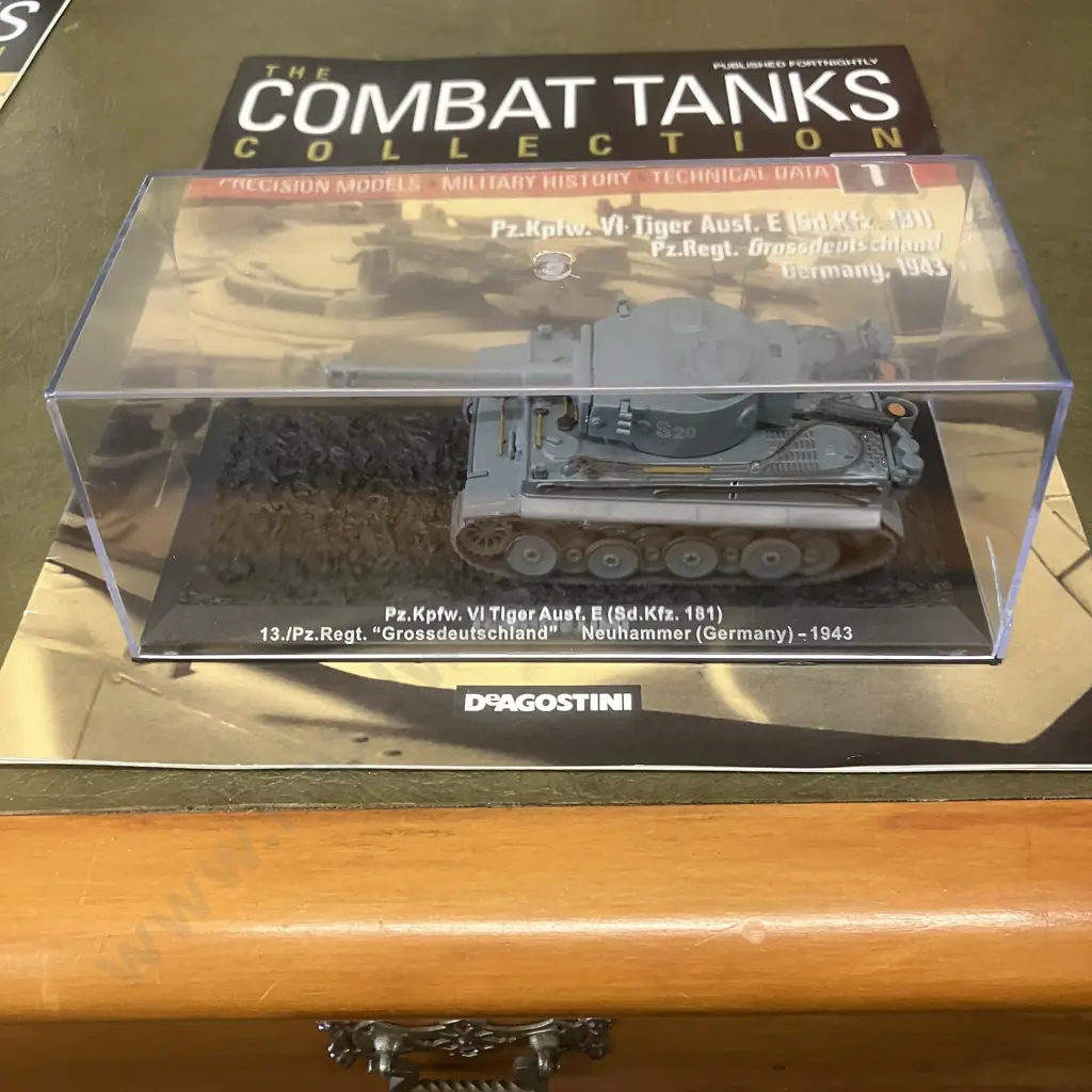 The Combat Tanks Collection #1. 2, 3 Magazines With Model Tanks, Ring Binder Etc Image 1++