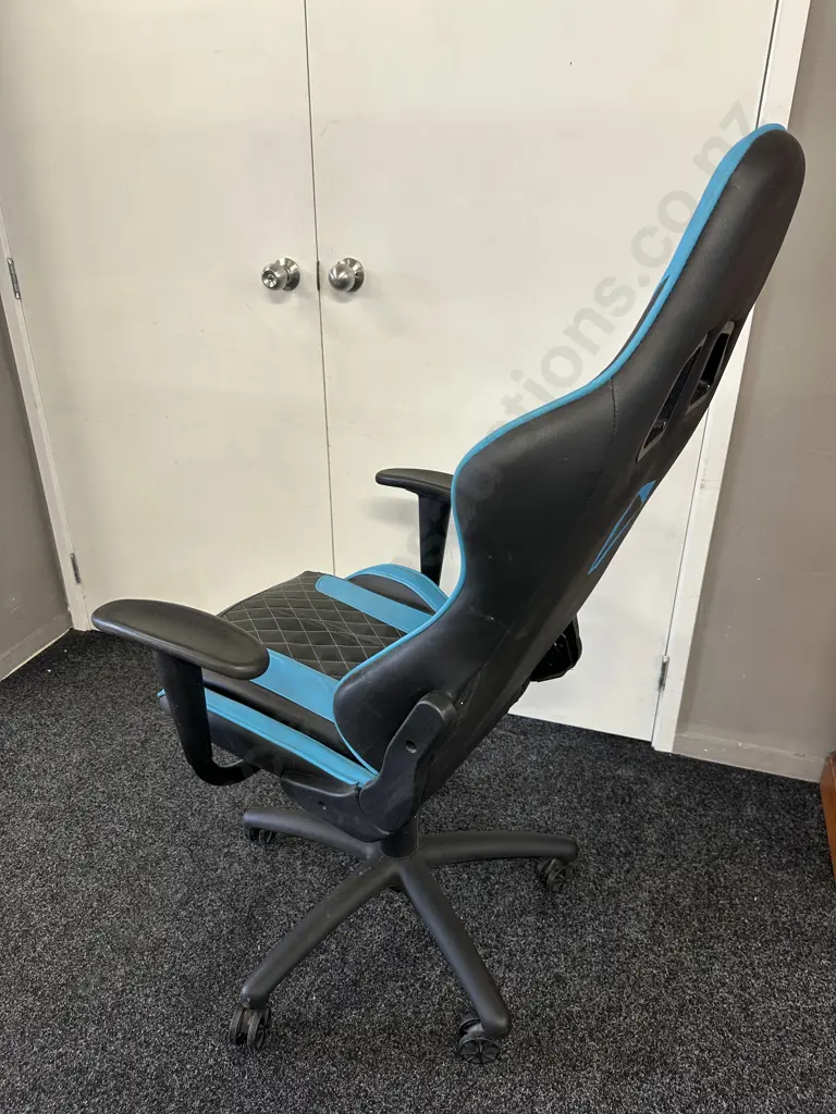 ONEX GX220 Air Gaming Chair Black & Blue (Seat Starting to Split & Back Loose) Image 1++