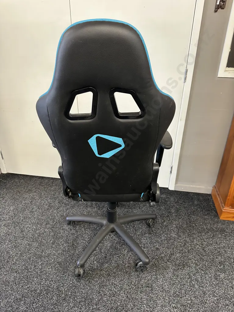 ONEX GX220 Air Gaming Chair Black & Blue (Seat Starting to Split & Back Loose) Image 1++