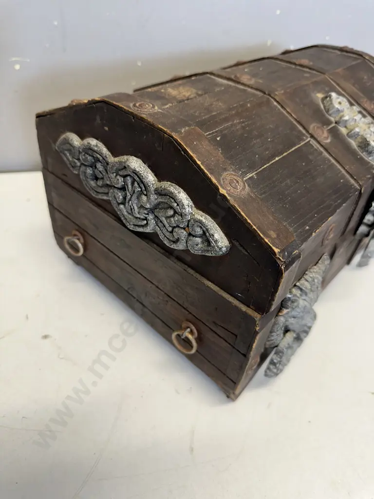 Vintage Wooden Storage/Jewellery Box H21,W35,D24cm. Image 1++