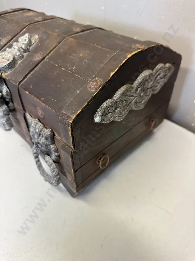 Vintage Wooden Storage/Jewellery Box H21,W35,D24cm. Image 1++