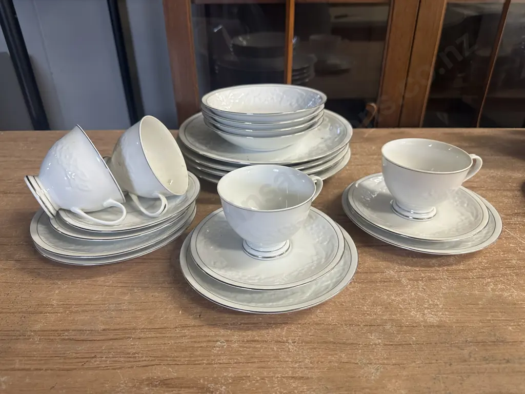 White With Silver Trim Dinner Set Image 1++