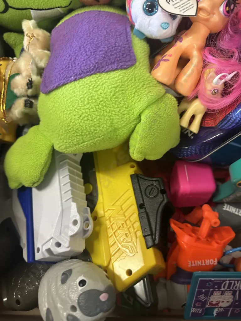 Box Lot Of Assorted Soft Toys, Nerf Guns Etc Image 1++