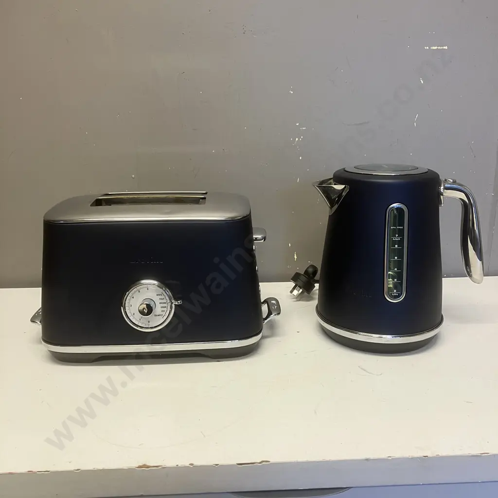 Breville Damson Blue Soft Top Luxe Kettle BKE735 & The Toast Select Luxe 2-Slice Toaster BTA735 Image 1++