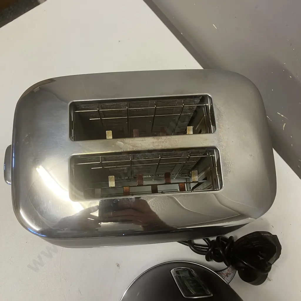 Breville Damson Blue Soft Top Luxe Kettle BKE735 & The Toast Select Luxe 2-Slice Toaster BTA735 Image 1++