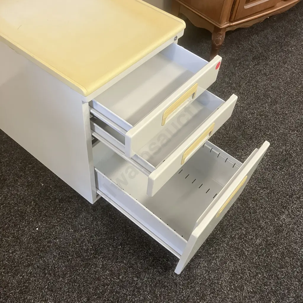 Vintage 3 Drawer Mobile Filer. H58 W39.5 D55.5cm Image 1++