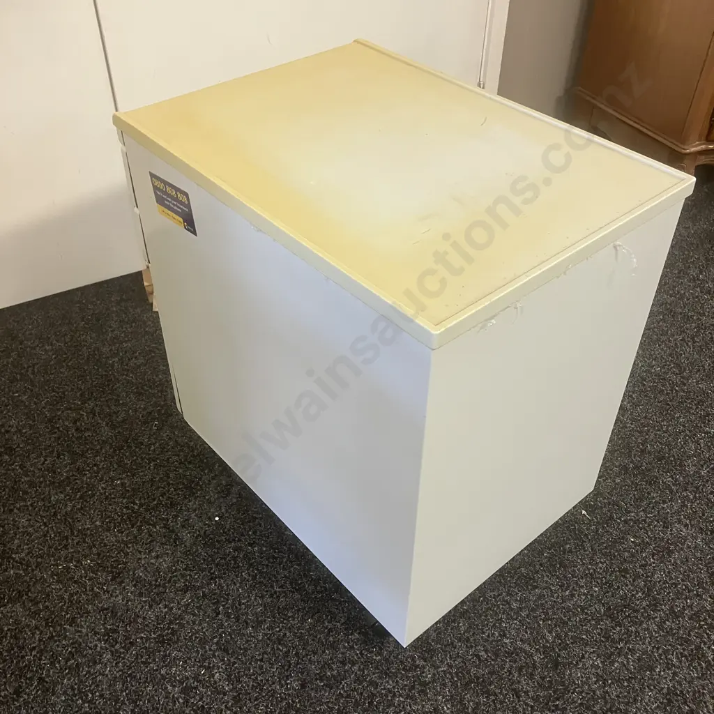Vintage 3 Drawer Mobile Filer. H58 W39.5 D55.5cm Image 1++