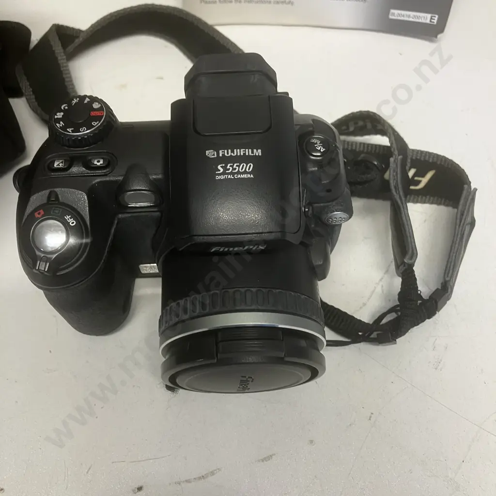 Fujifilm S5500 Digital Camera With Manual & Glanz Camera Bag (Battery Cover Wont Stay Shut) Image 1++