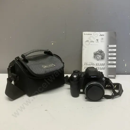 Fujifilm S5500 Digital Camera With Manual & Glanz Camera Bag (Battery Cover Wont Stay Shut)
