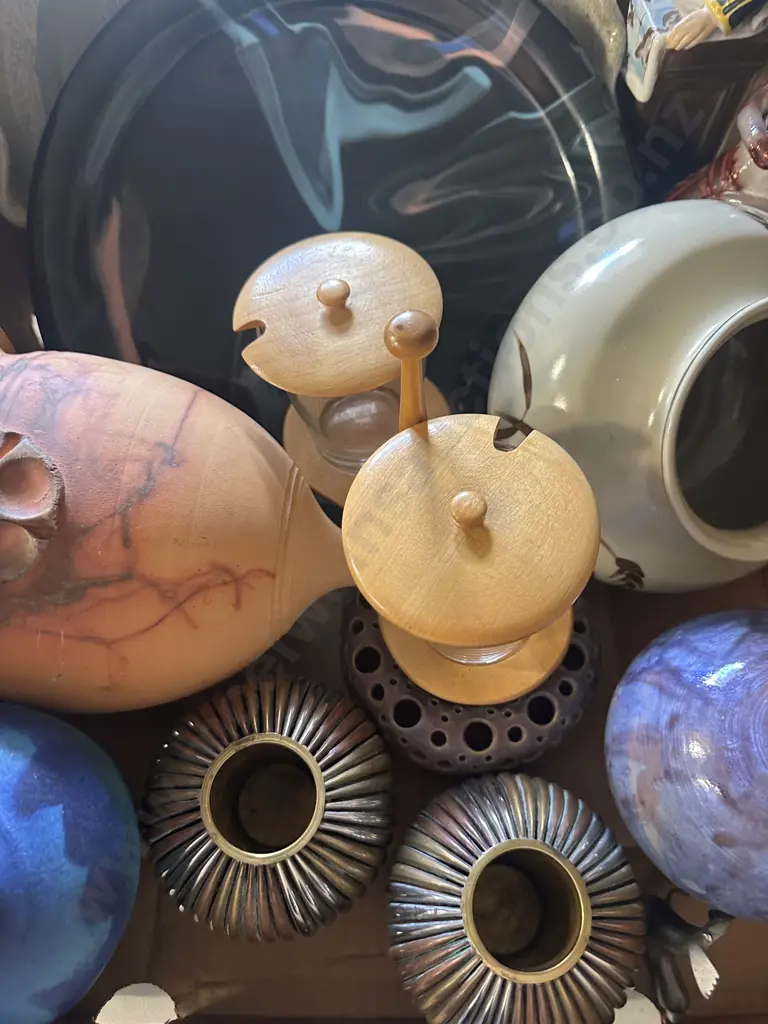 Assorted Pottery Items Image 1++