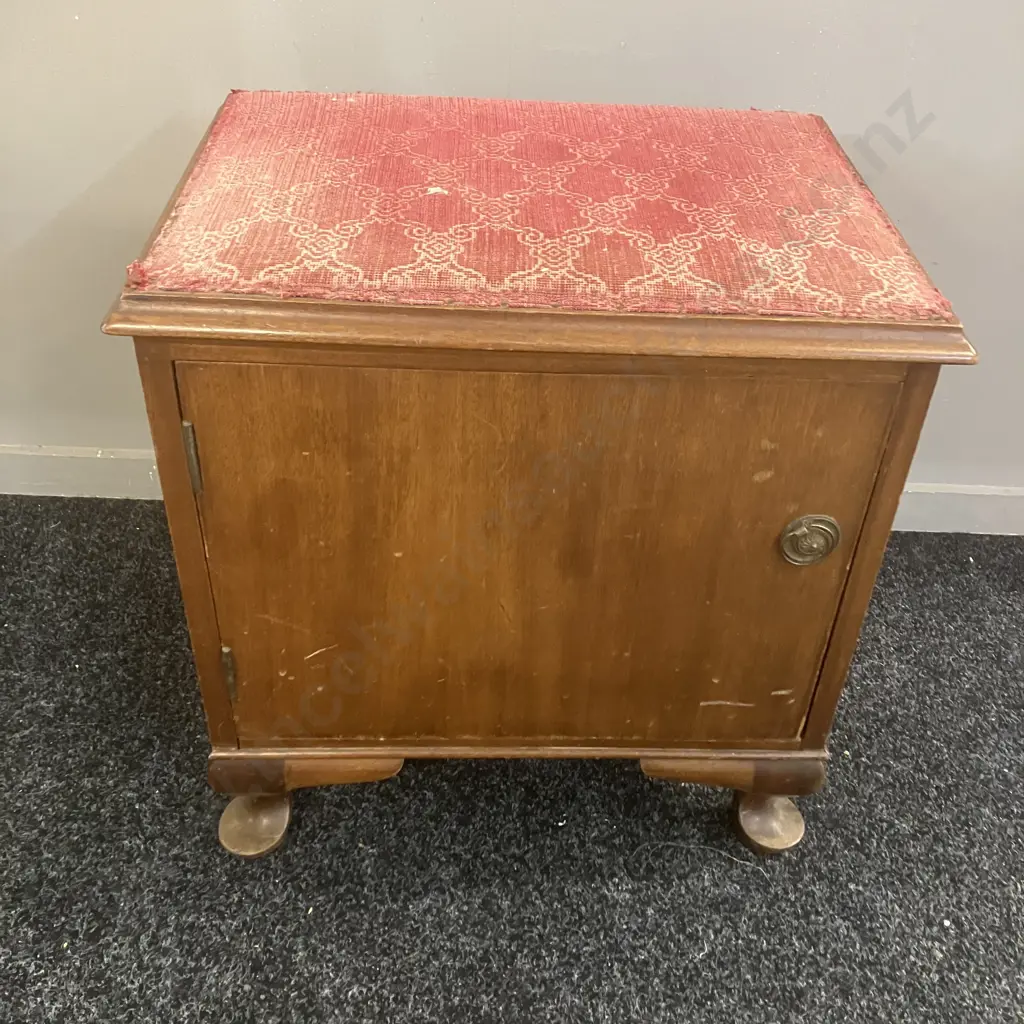 Queen Anne Style Wooden Nightstand With Upholstered Top, Single Door. H51 W49 D36cm Image 1++