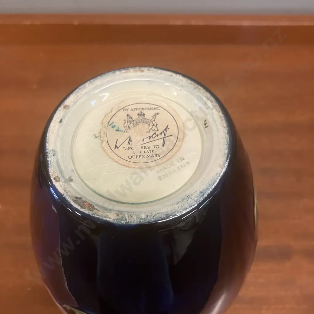 Moorcroft Pottery Hibiscus Pattern Vase With Queen Mary Label. H18cm Image 1++