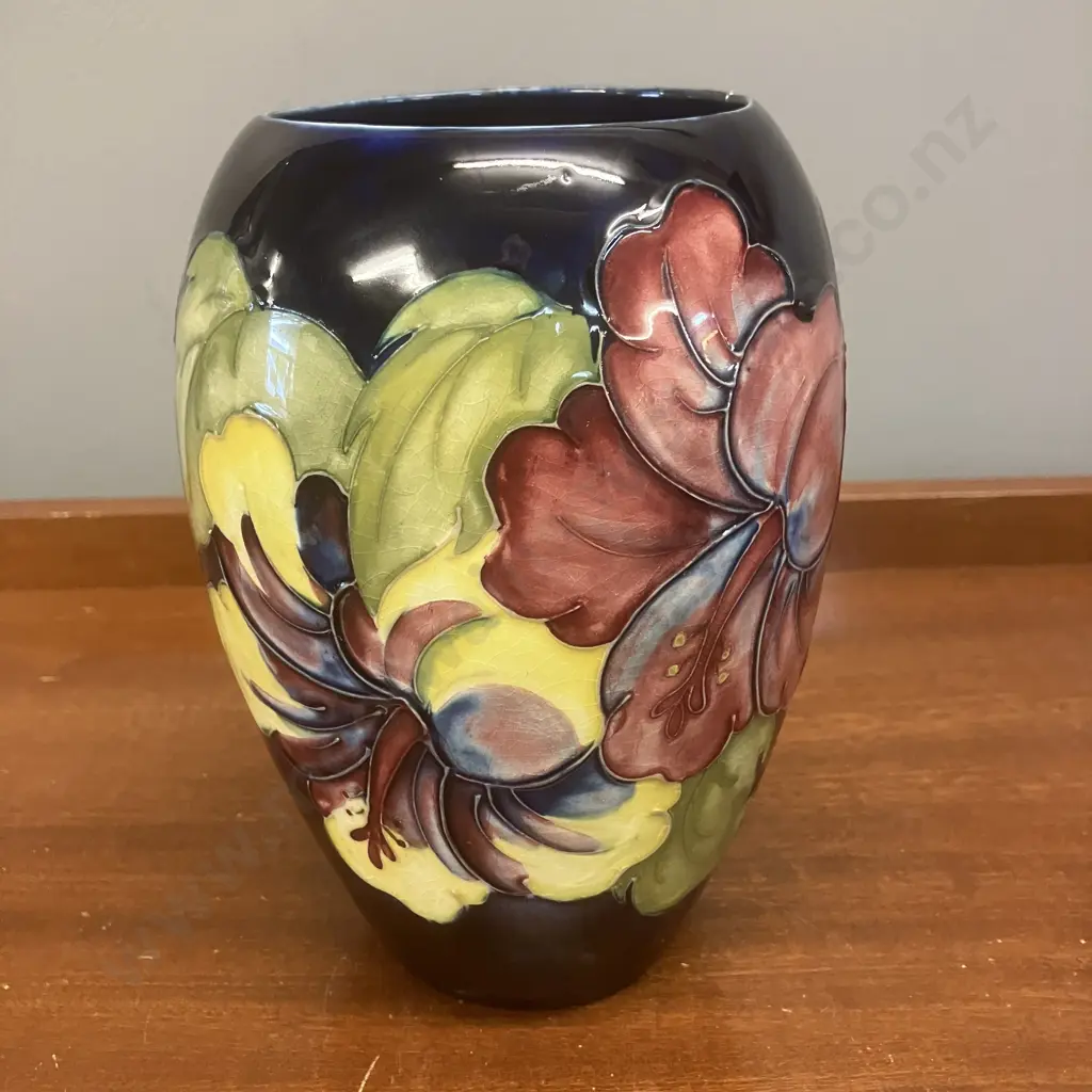 Moorcroft Pottery Hibiscus Pattern Vase With Queen Mary Label. H18cm Image 1++