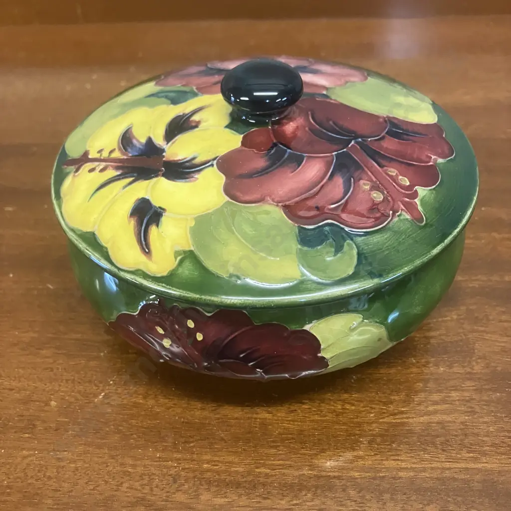Moorcroft Pottery Hibiscus Pattern Circular Lidded Trinket Dish x 12cm Image 1++