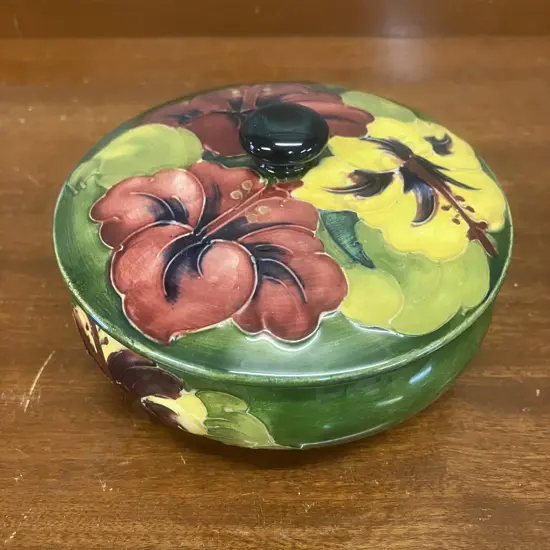 Moorcroft Pottery Hibiscus Pattern Circular Lidded Trinket Dish x 12cm