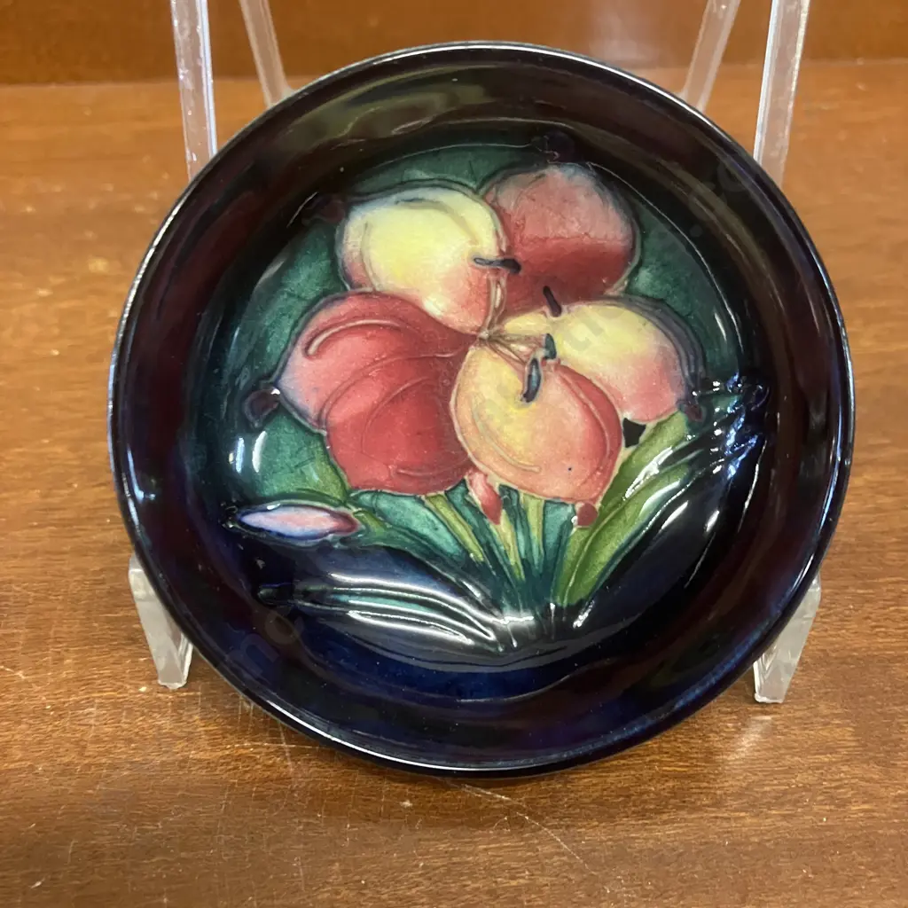 Moorcroft Pottery Iris Pattern Pin Dish With Queen Mary Label. Dia 7.5cm Image 1++