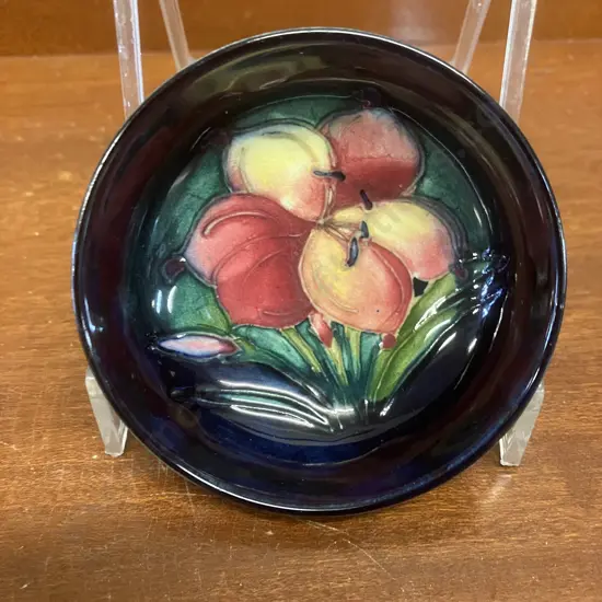 Moorcroft Pottery Iris Pattern Pin Dish With Queen Mary Label. Dia 7.5cm