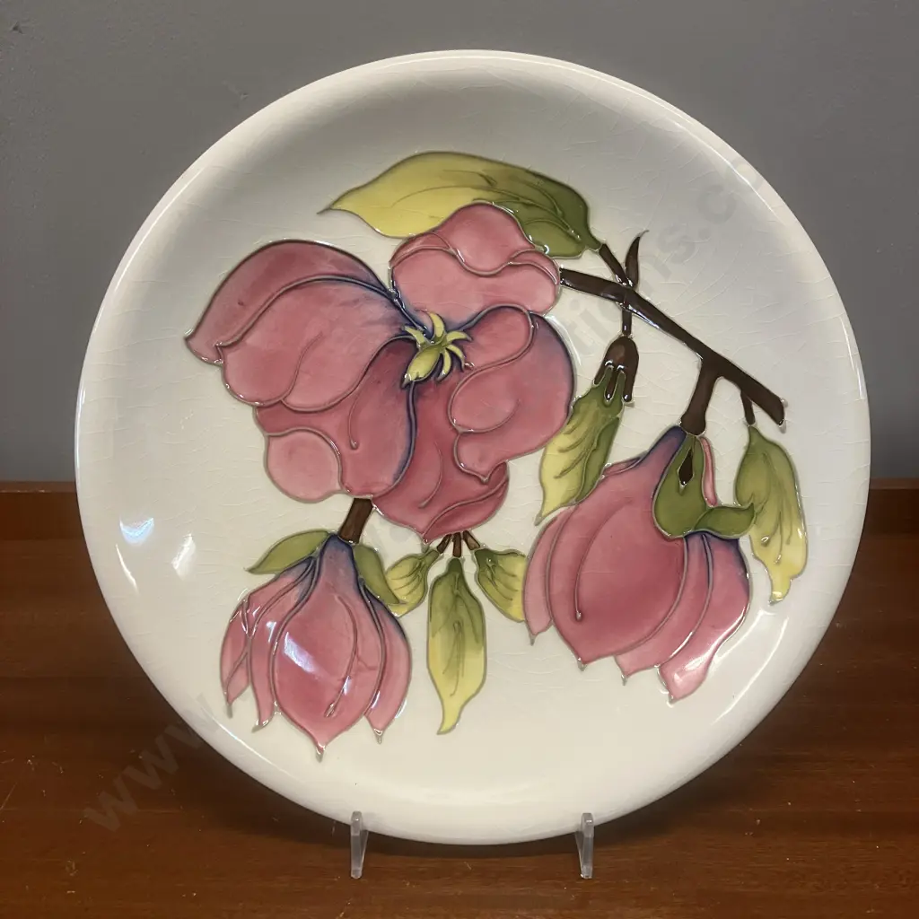 Moorcroft Pottery Magnolia Plate. Dia 26cm Image 1++