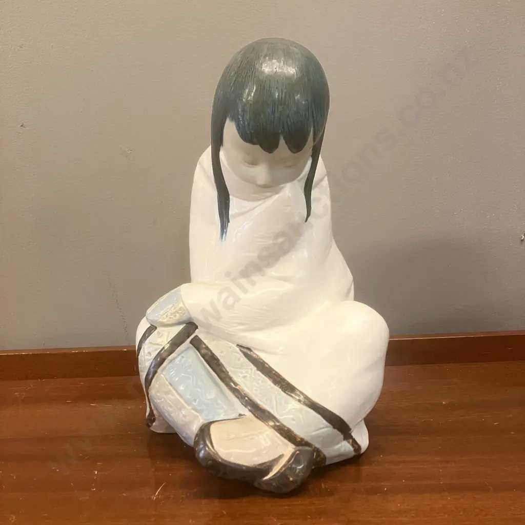 Retired Large Lladro Gres Eskimo Girl Sleeping, Blue White H30cm. Image 1++