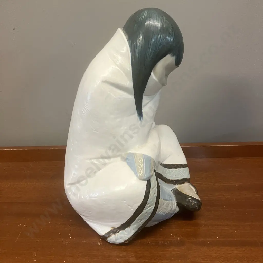 Retired Large Lladro Gres Eskimo Girl Sleeping, Blue White H30cm. Image 1++