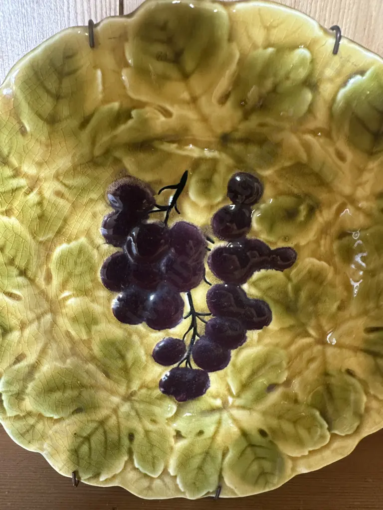 Sarreguemines French Majolica Grape & Leaf Fruit Plate Dia20cm.  Image 1++