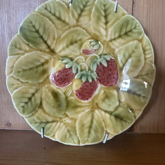 Sarreguemines French Majolica Strawberry Fruit Plate Dia20cm. 