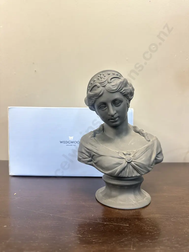 Wedgwood Black Jasperware Library Collection Venus Bust With Original Box. 19.5cm Made In England Image 1++
