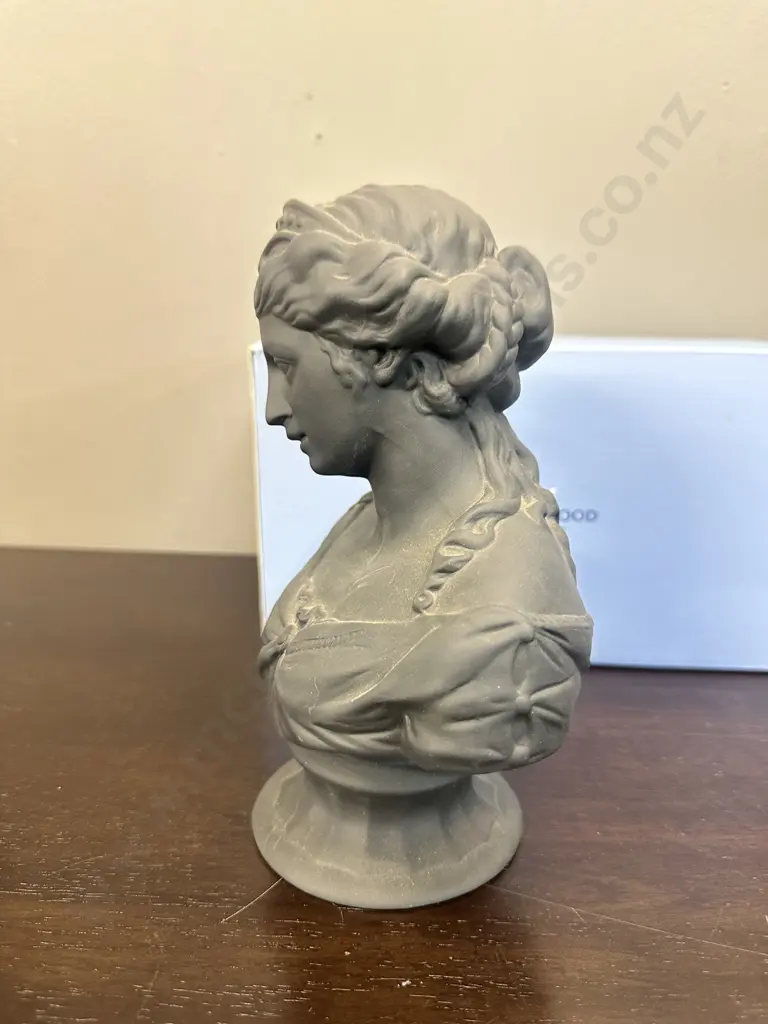 Wedgwood Black Jasperware Library Collection Venus Bust With Original Box. 19.5cm Made In England Image 1++