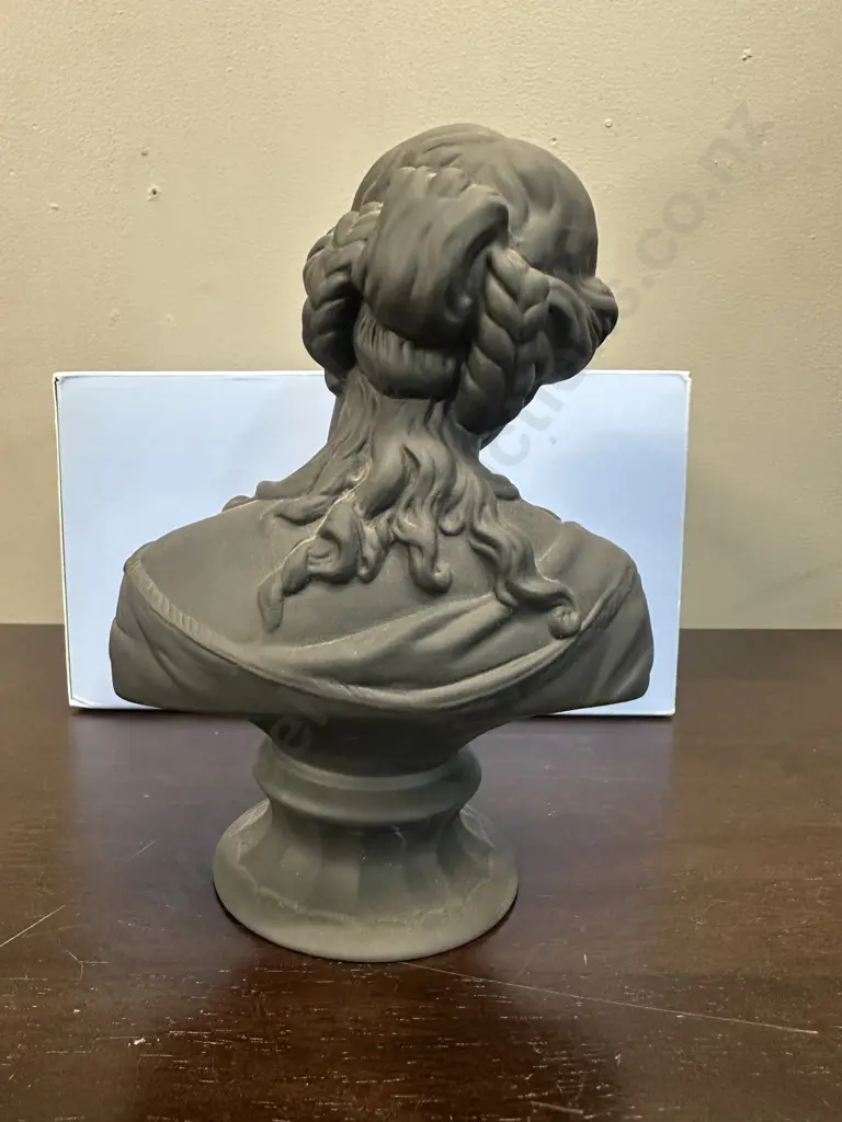 Wedgwood Black Jasperware Library Collection Venus Bust With Original Box. 19.5cm Made In England Image 1++