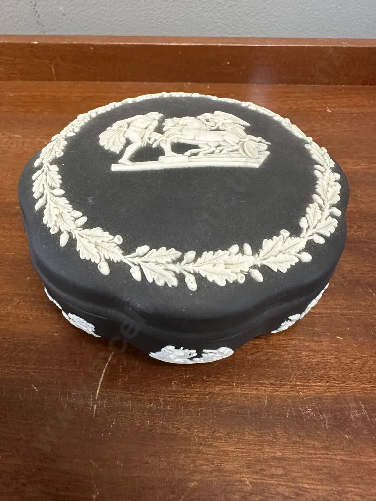 Wedgwood Black Jasperware Lidded Trinket Dish Dia13cm. Image 1++