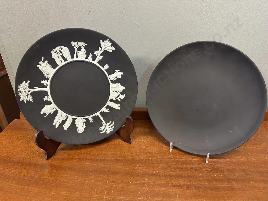 Wedgwood Black Plates Including Black Basalt Luncheon Plate Etc Image 1++