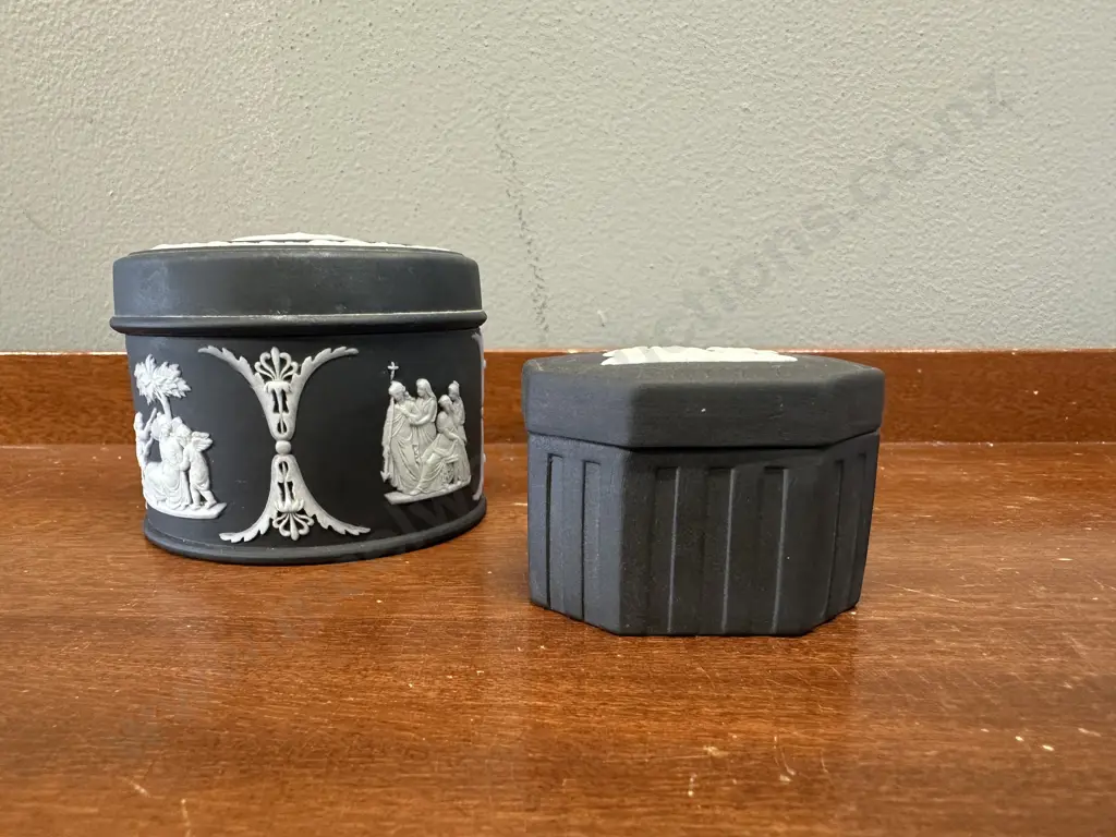 Wedgwood Jasperware Black Lidded Cigarette Jar & Rectangular Trinket Dish Image 1++