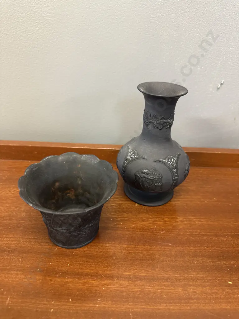Wedgwood Black Basalt Vase H15cm With Flower Pot H7cm (as found) Image 1++