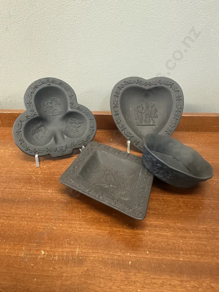 Wedgwood Black Basalt Pin Dishes & Round Dish Image 1++