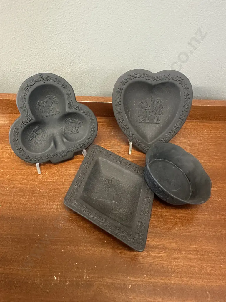 Wedgwood Black Basalt Pin Dishes & Round Dish Image 1++