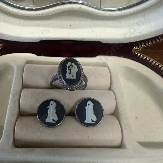 Vintage Wedgwood Unique Sterling Silver Ring Black Jasperware With Pair Of Stamped Earrings