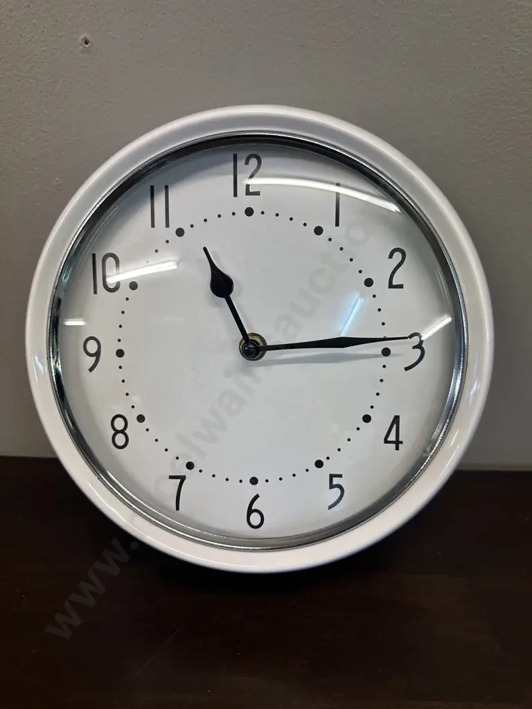 White Kerridge Battery Operated Clock W25cm. Image 1++