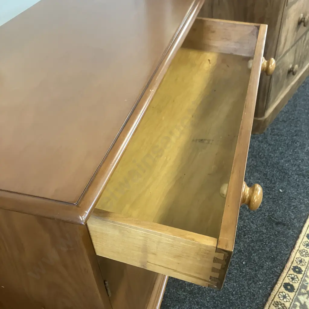 Vintage New Zealand Kauri Sideboard / Buffet, 1 Drawer, 2 Doors. H86 W79.5 D45.5cm (No Key) Image 1++