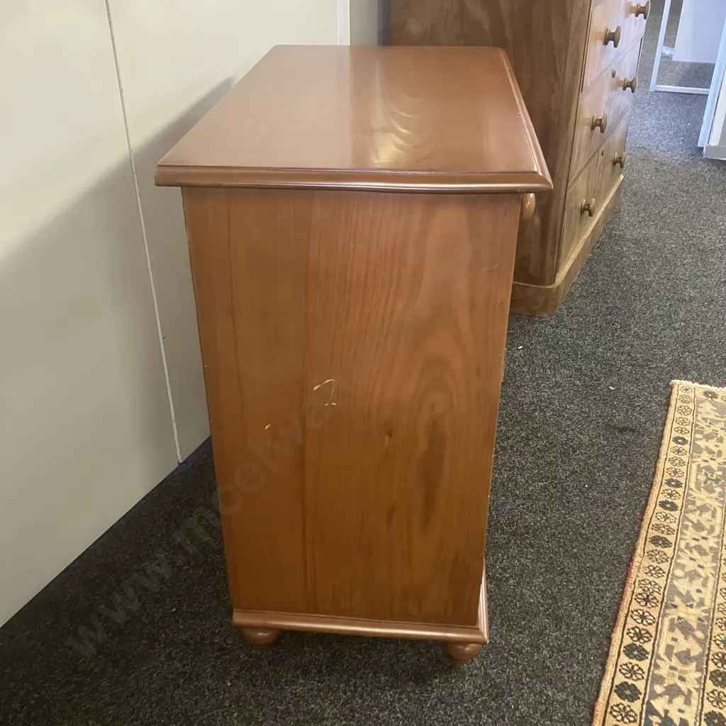 Vintage New Zealand Kauri Sideboard / Buffet, 1 Drawer, 2 Doors. H86 W79.5 D45.5cm (No Key) Image 1++