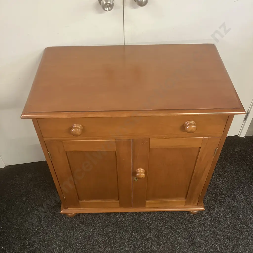Vintage New Zealand Kauri Sideboard / Buffet, 1 Drawer, 2 Doors. H86 W79.5 D45.5cm (No Key) Image 1++