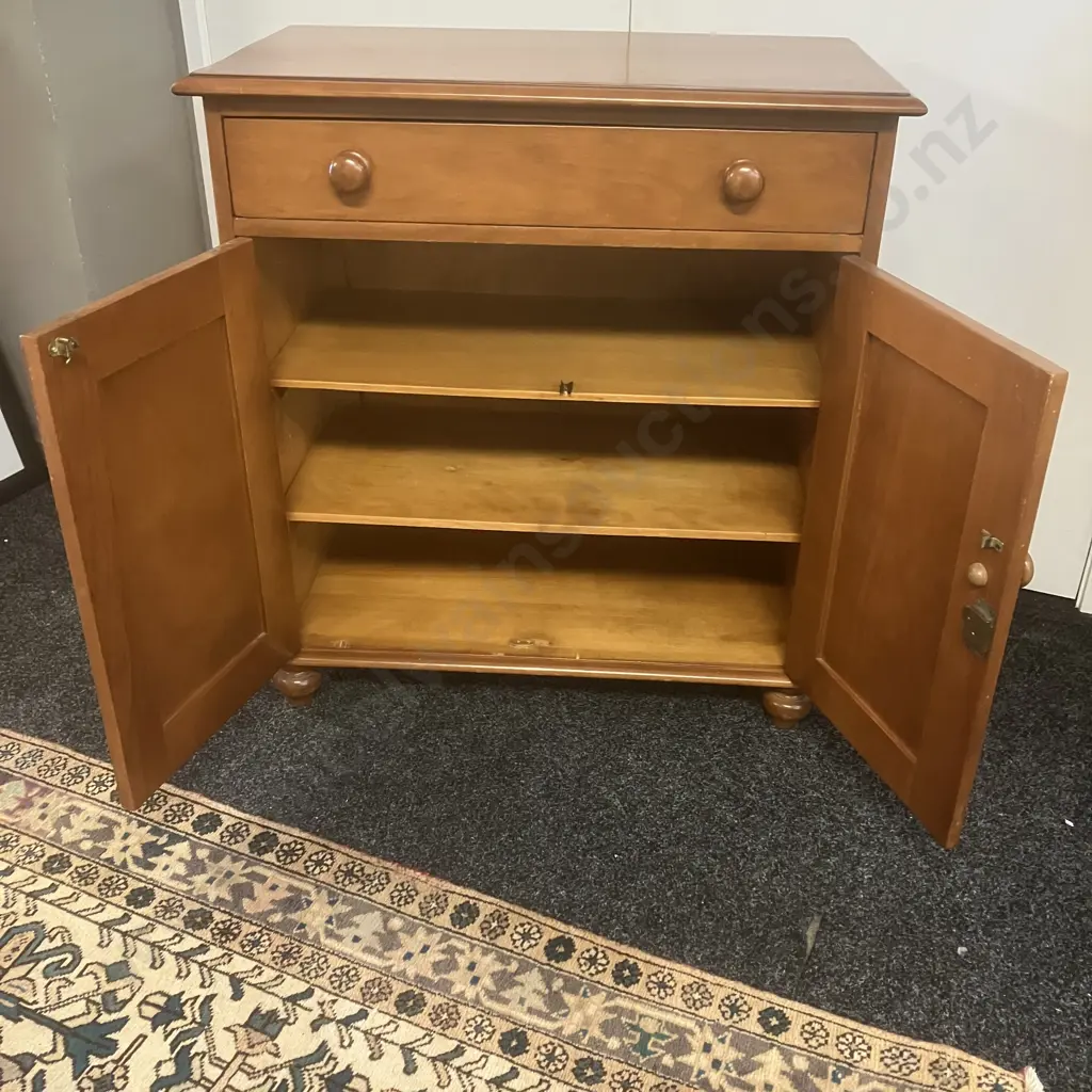 Vintage New Zealand Kauri Sideboard / Buffet, 1 Drawer, 2 Doors. H86 W79.5 D45.5cm (No Key) Image 1++