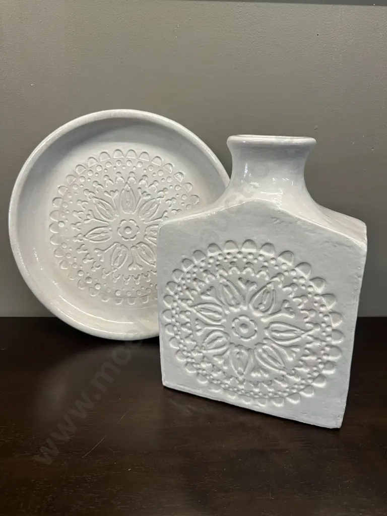 Decorative Floral Relief Vase H32cm & Large Platter Dia35cm. Image 1++