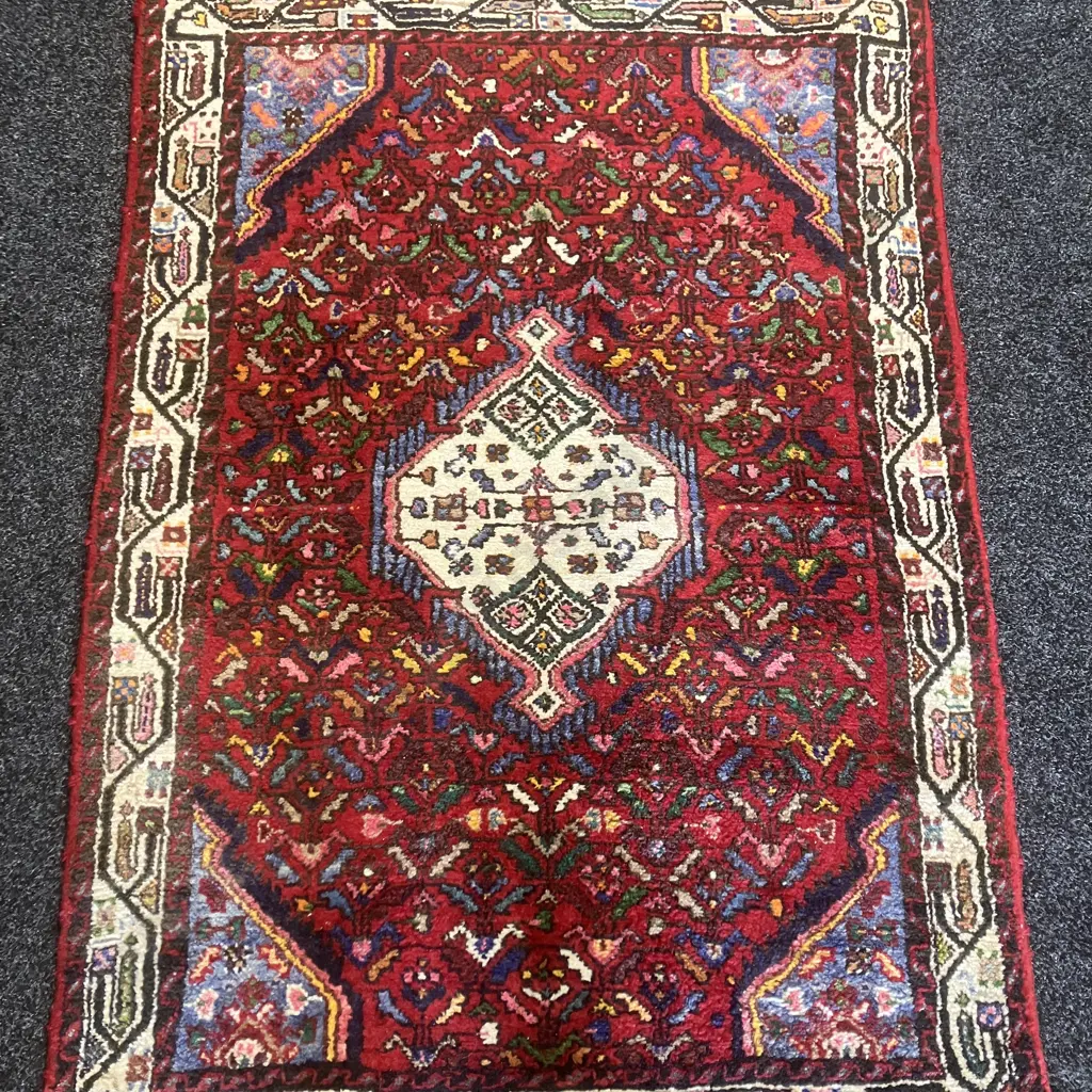 Persian Floor Rug (Tasselled One End) 150 x 103cm Image 1++