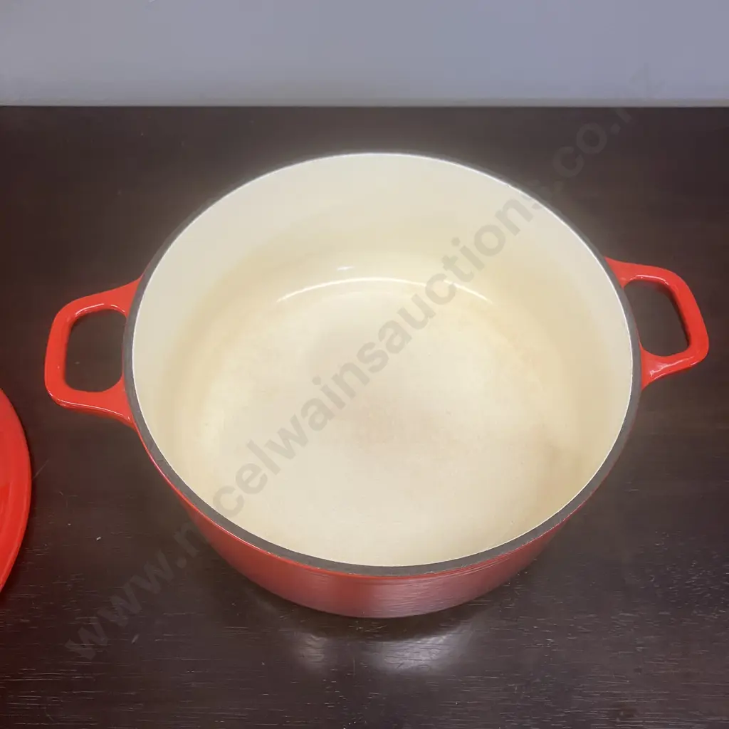 Red French Made Chasseur 22cm Enamelled Cast Iron Round Casserole Dish With Lid Image 1++