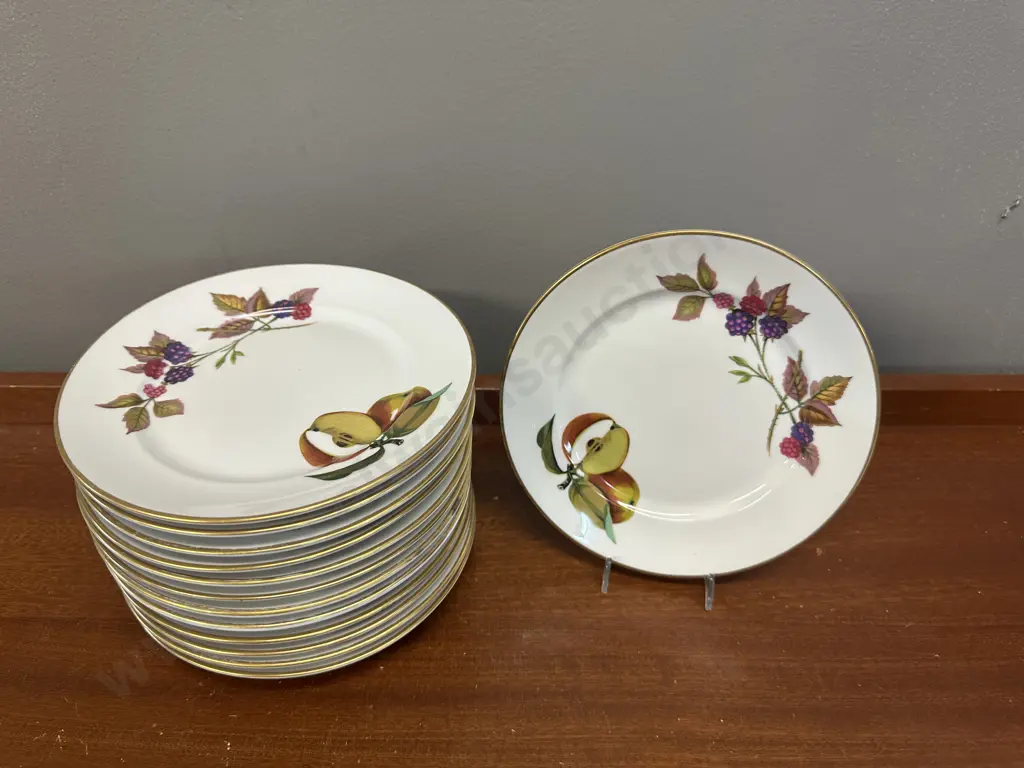 Royal Worcester Evesham Gold Bread & Butter Plates x13 Image 1++