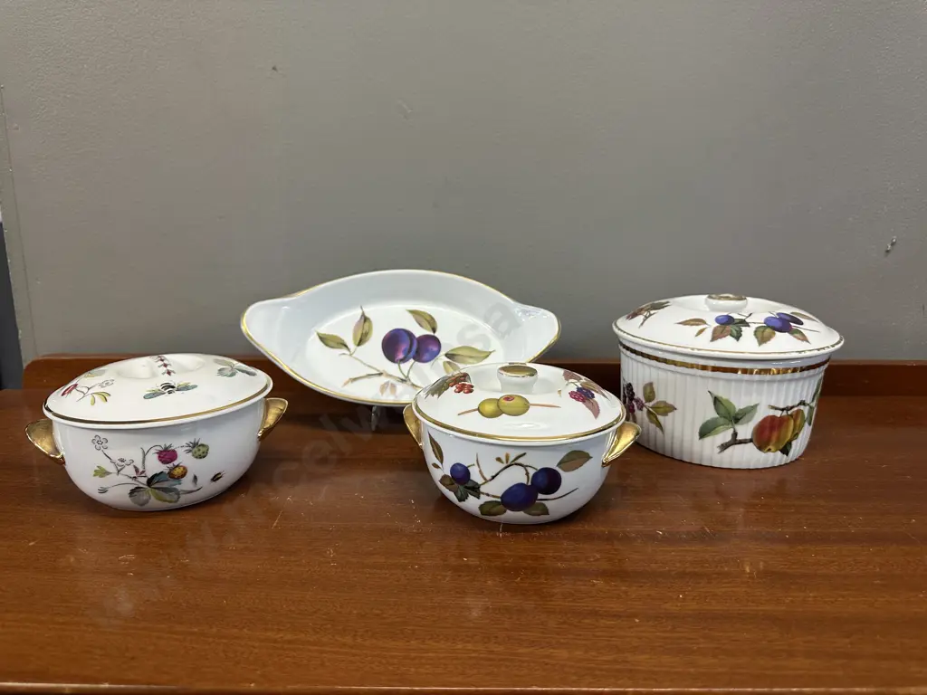 Royal Worcester Evesham Gold Lidded Dishes, Oval Serving Dish & Strawberry Fair Covered Dish Image 1++